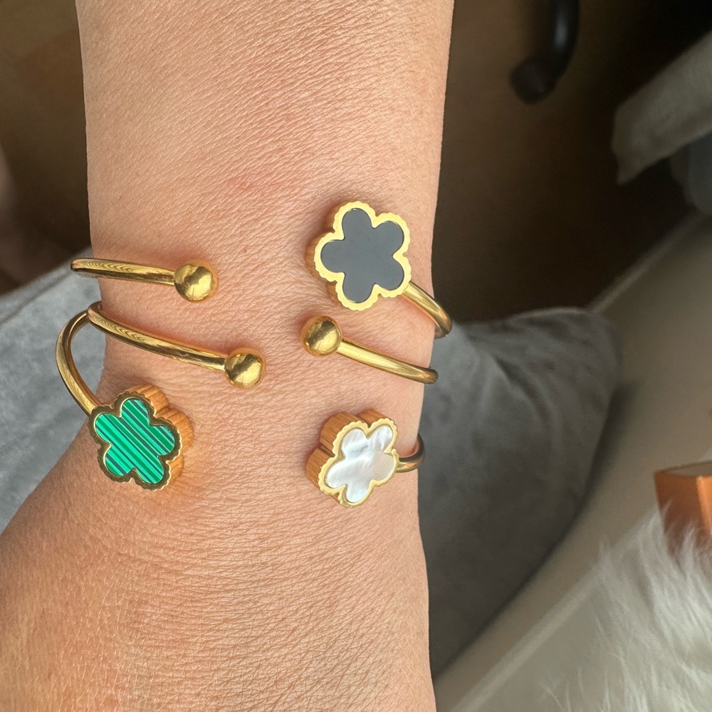 Gold  color fashion jewelries Clover Cuff Bracelets